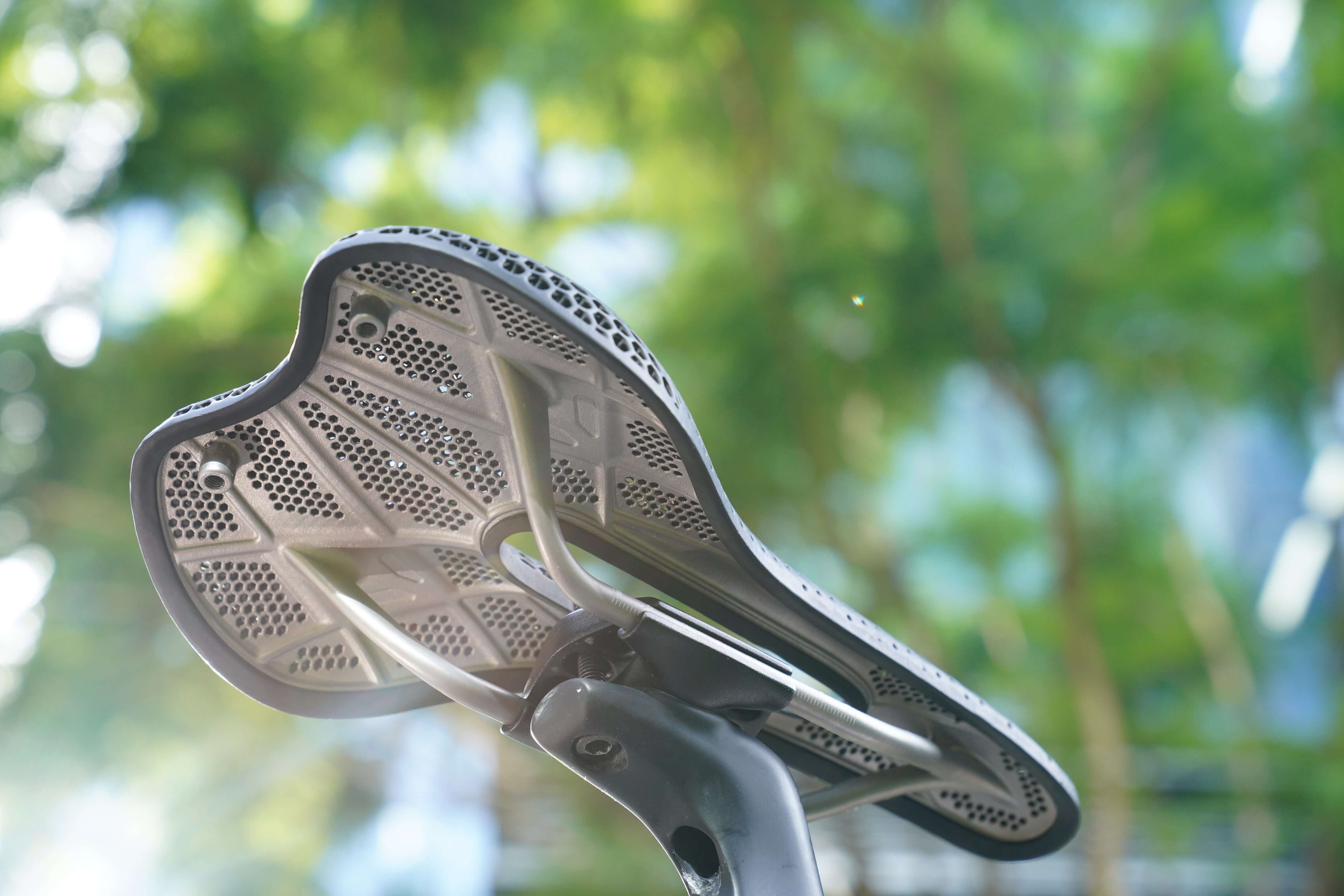 Samassi Titanium 3D-Printed Bike Saddle: Unleash Unmatched Comfort & Performance - TR8 shown from below.